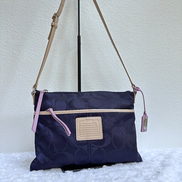 Coach Weekend Hippie 24861 in Signature Nylon - Purple fabric & tan leather EUC - Picture 2 of 10